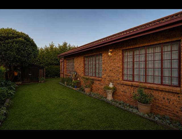 3 BEDROOM TOWNHOUSE FOR SALE IN WIERDAGLEN ESTATE